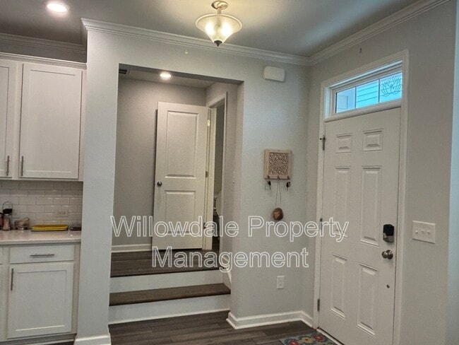 Building Photo - 203 Gremar Dr.