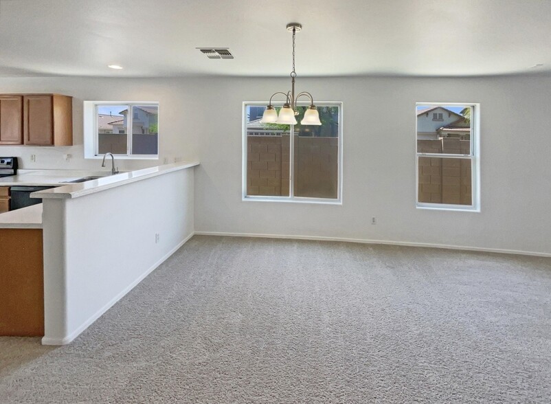 Dining Room - 15298 W Adams St