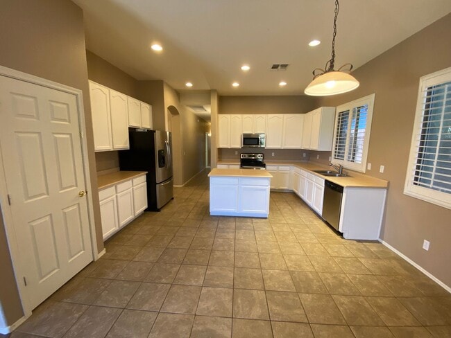Building Photo - Dream Home in Power Ranch!