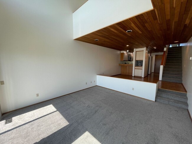 Building Photo - 2305 Skyline Way