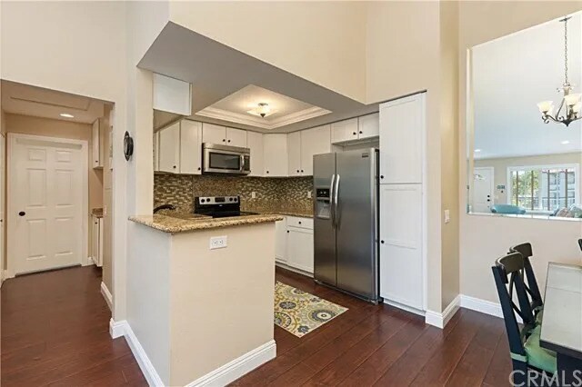 Building Photo - 11 Roble