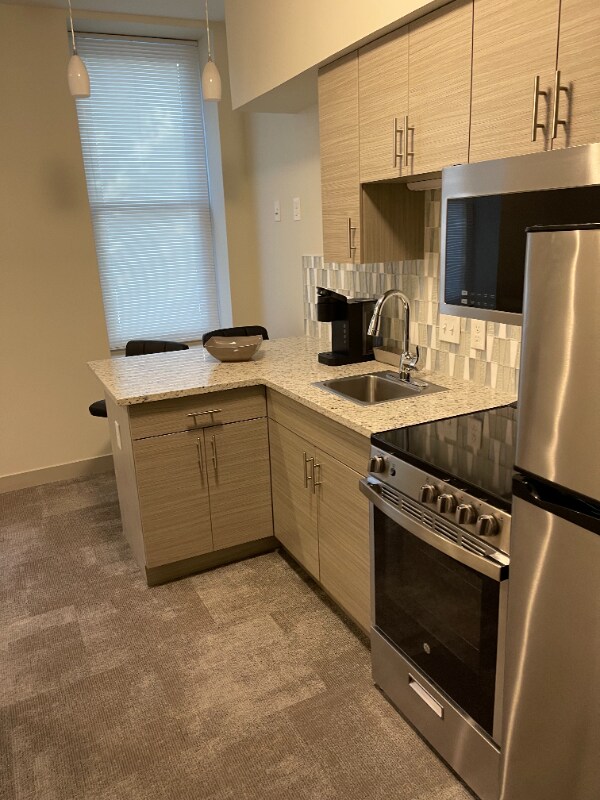 Building Photo - 1417 W 9th St