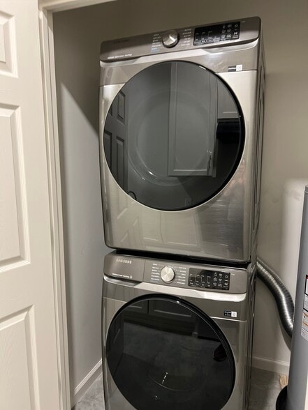 Building Photo - 299 Sara St