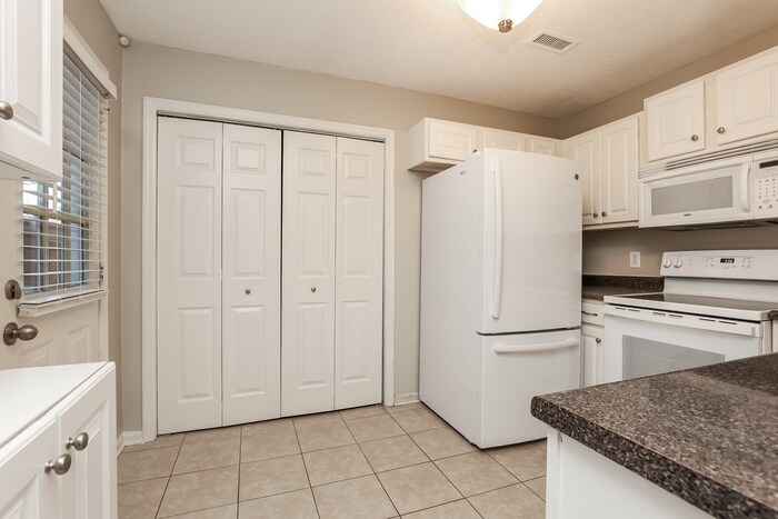 Building Photo - 5027 Nina Marie Ave