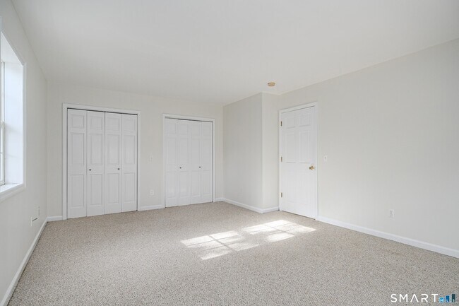 Building Photo - 54 Farview Dr