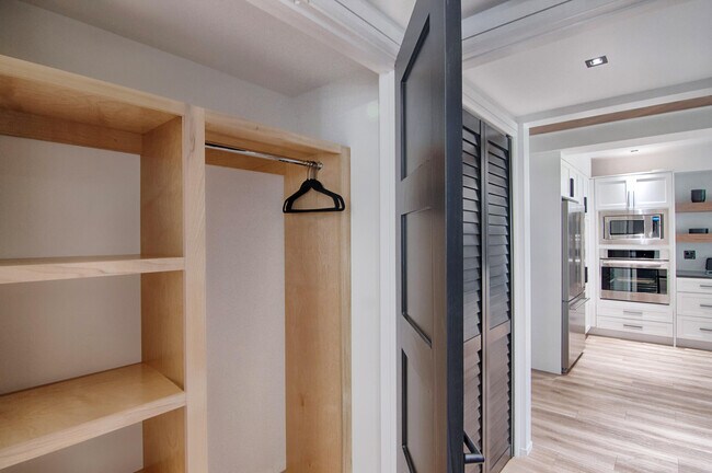 Building Photo - 2770 Polo Island Dr