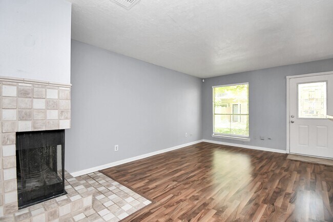 Building Photo - 2379 Briarwest Blvd