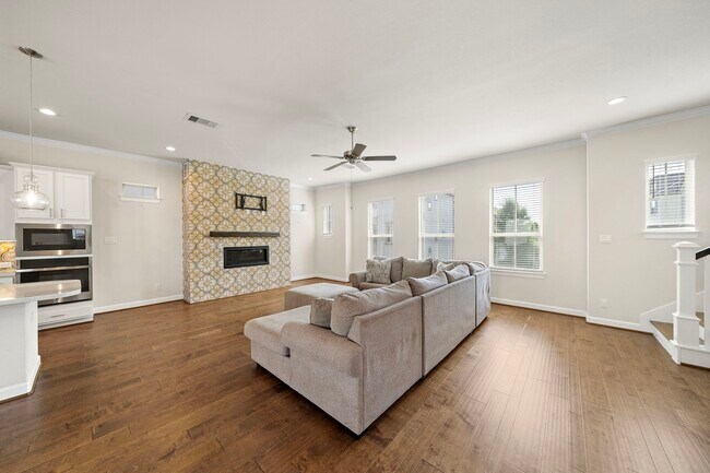 Building Photo - 4003 Centre Valley Ln