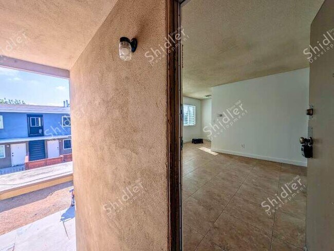 Building Photo - Upstairs 2 Bedroom 1 Bath with Massive Walk In Closet, Covered Gated Parking