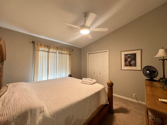 Building Photo - 4 Bedroom 2 Bathroom with Garage and Pool! Annual Rental