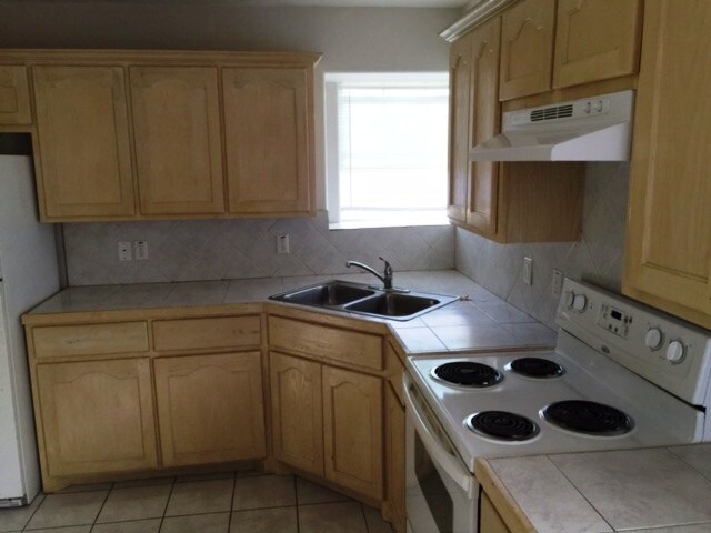 Building Photo - 2303 Moonlight Ln
