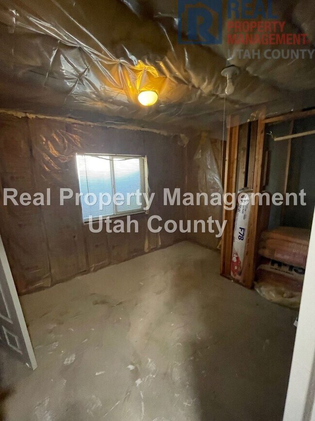 Building Photo - Spanish Fork Home