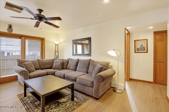 Building Photo - 8 Ortley Ave