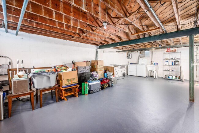 Building Photo - 1775 Northwest Ct