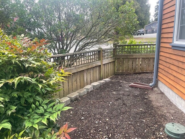 Building Photo - Desirable Langley Home Minutes From Downtowm!