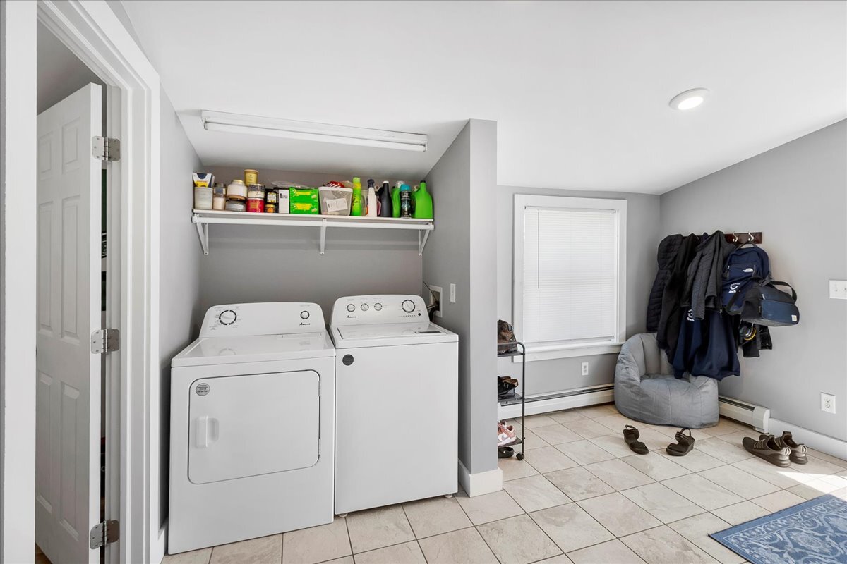 Building Photo - 39 Hudson St