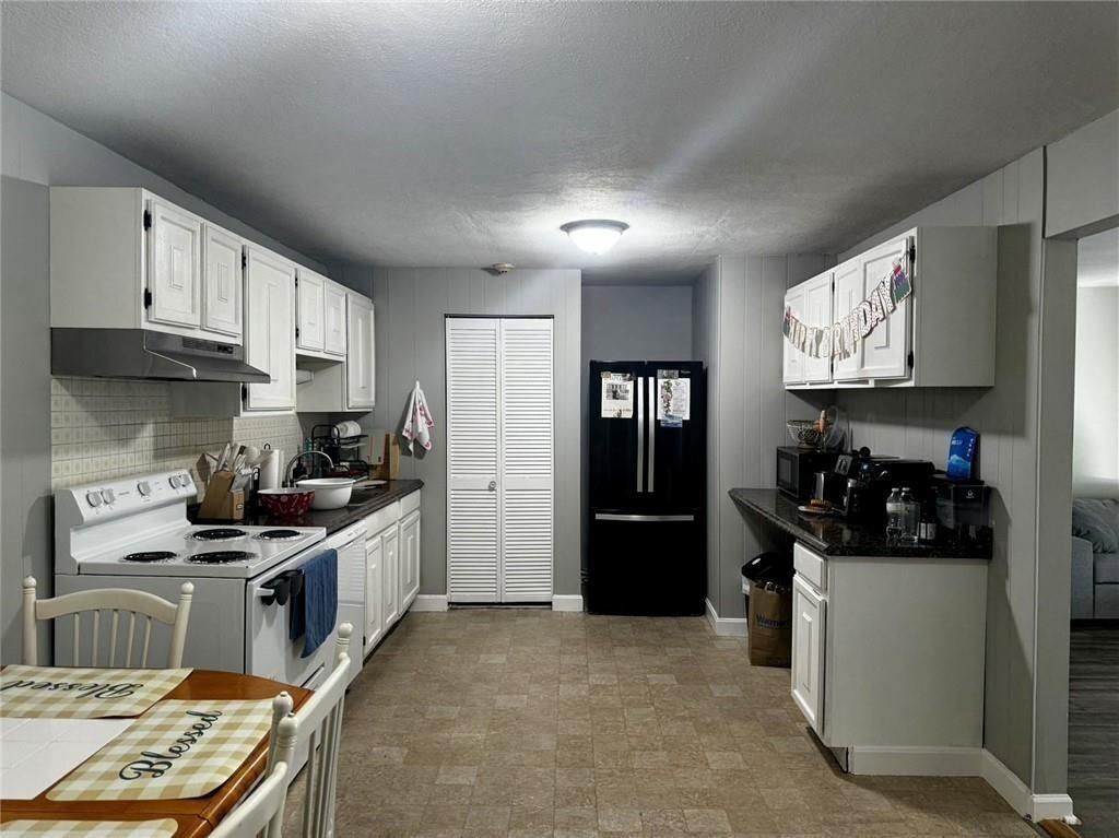 Building Photo - 300 Smithfield Rd