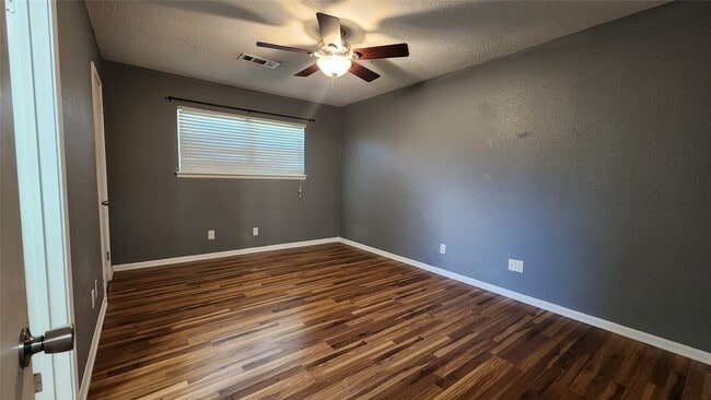 Building Photo - 223 Sycamore Dr