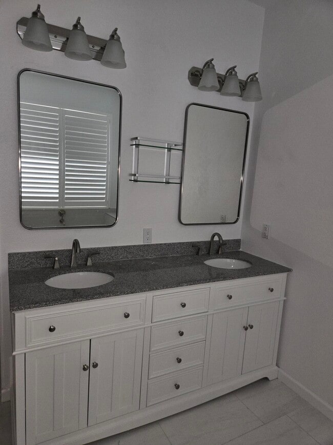 Building Photo - 2680 Clipper Cir