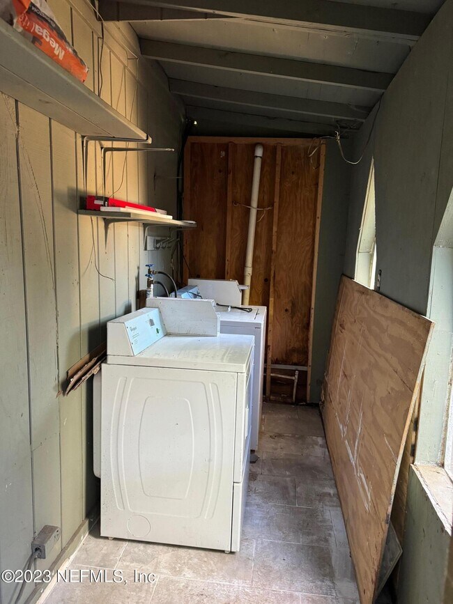 Building Photo - 1457 Challen Ave