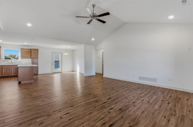 Building Photo - 3324 Naples Dr