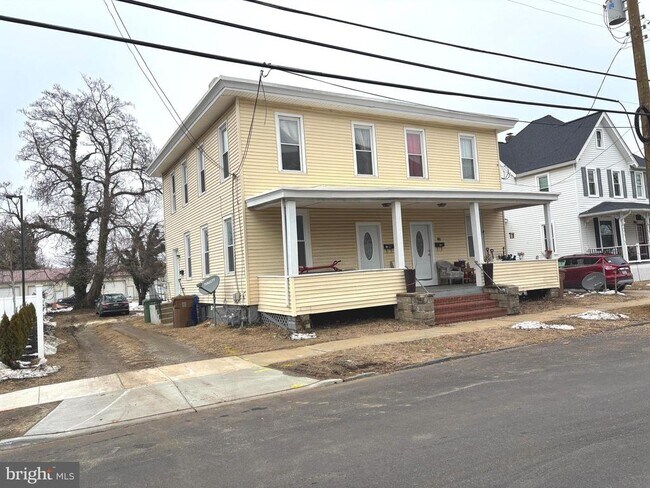 Building Photo - 311 2nd St