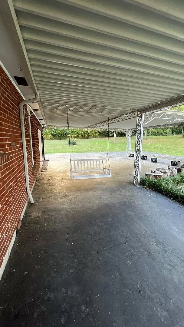 Building Photo - 2927 Hillhurst Dr