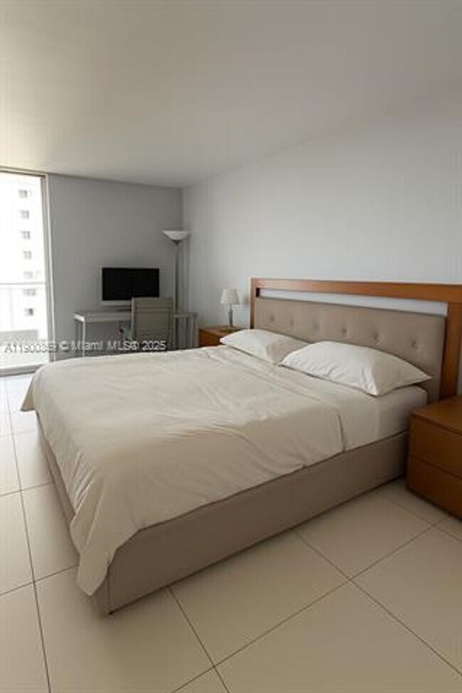 Building Photo - 2401 Collins Ave