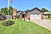 Building Photo - 3 Bed 2.5 Bath 2 Car Garage in Westmoor Ad...
