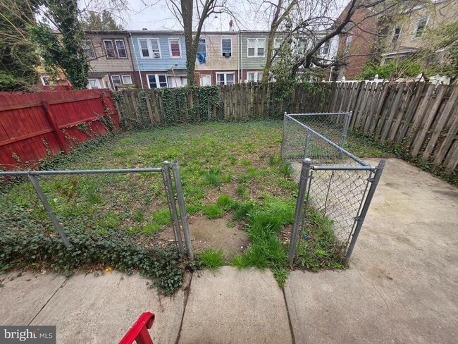 Building Photo - 611 Artisan St