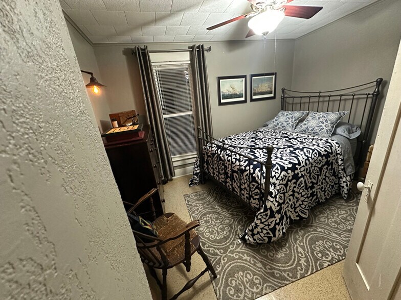 Building Photo - 105 S Park Ave