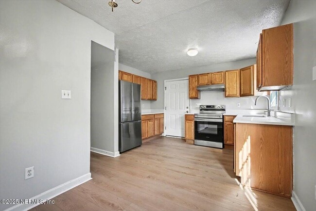 Building Photo - 1217 Clock St