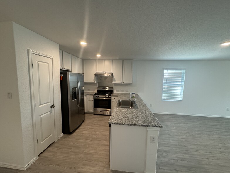 Building Photo - 1155 Barbarosa Rd