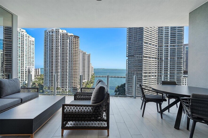 Building Photo - 300 Biscayne Boulevard Way