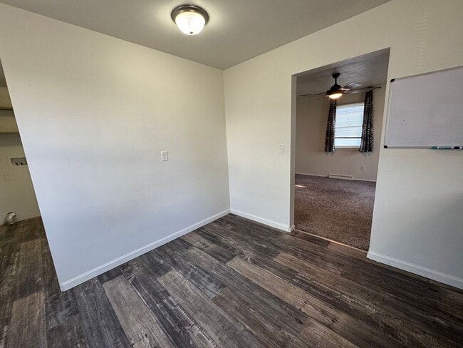 Building Photo - Now Renting in Springfield: 3 Bed and 1 Ba...