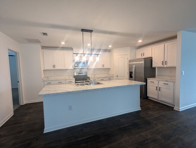 Building Photo - ENJOY this price on our 18mo LEASE!! ENTRA...