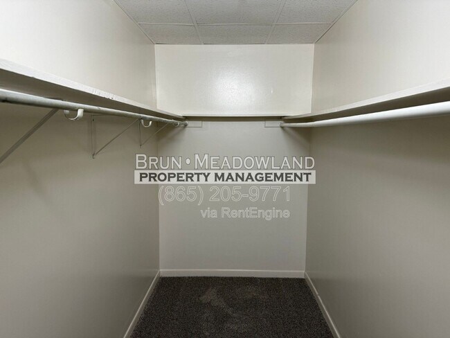 Building Photo - 1921 Meadowland Ln