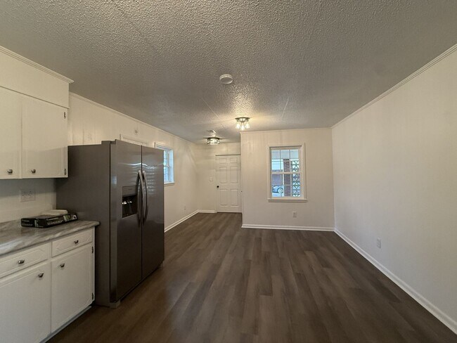 Building Photo - 112 Edna St