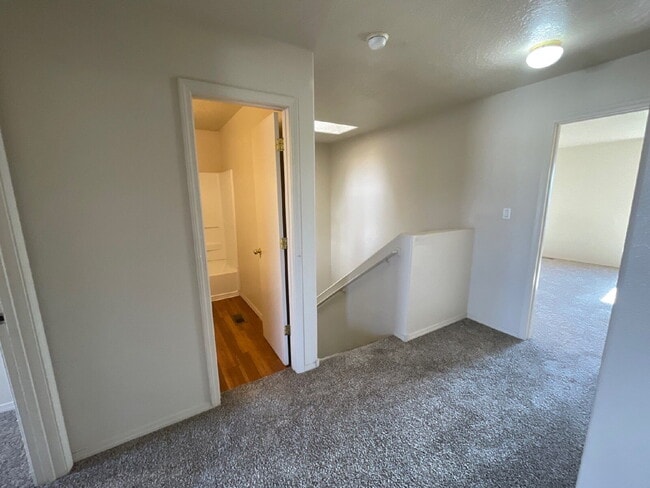Building Photo - Two story 3 bedroom!