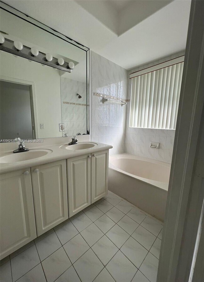 Building Photo - 4847 NW 108th Ct