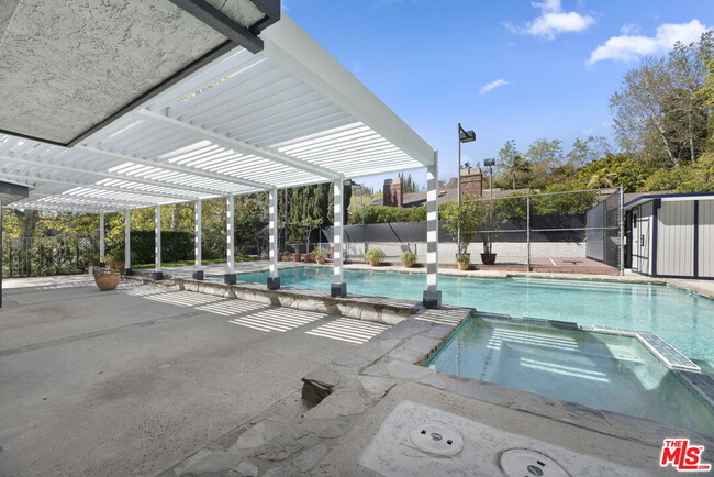 Building Photo - 2937 Deep Canyon Dr