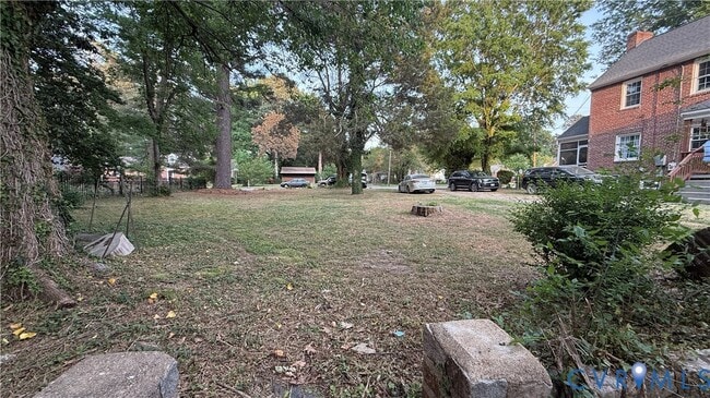 Building Photo - 335 Claremont St