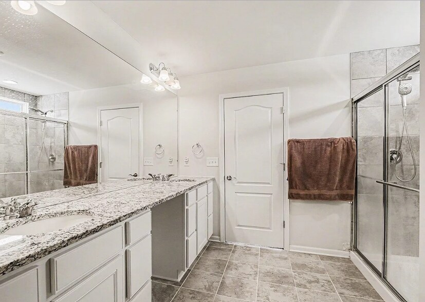 Building Photo - 49772 Shoreline Dr