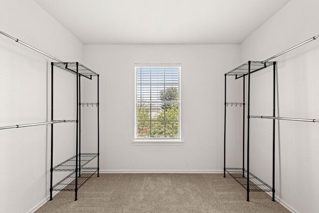 Building Photo - 525 Meadow Park Dr