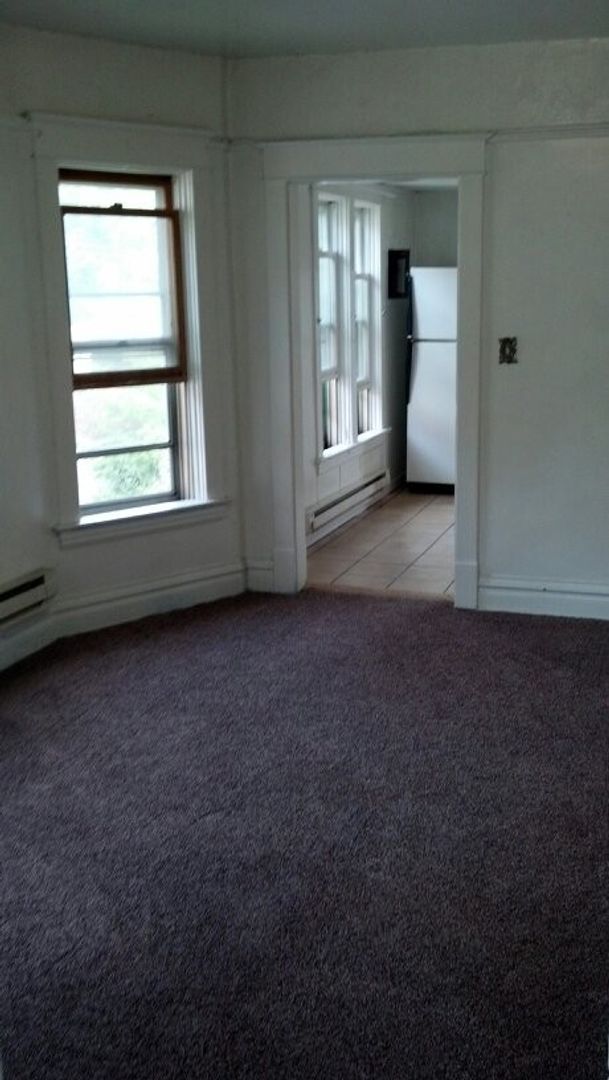 Building Photo - 108 N 28th Ave W