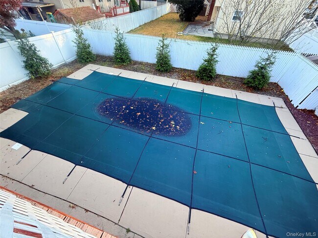 Building Photo - 1671 Claas Ave