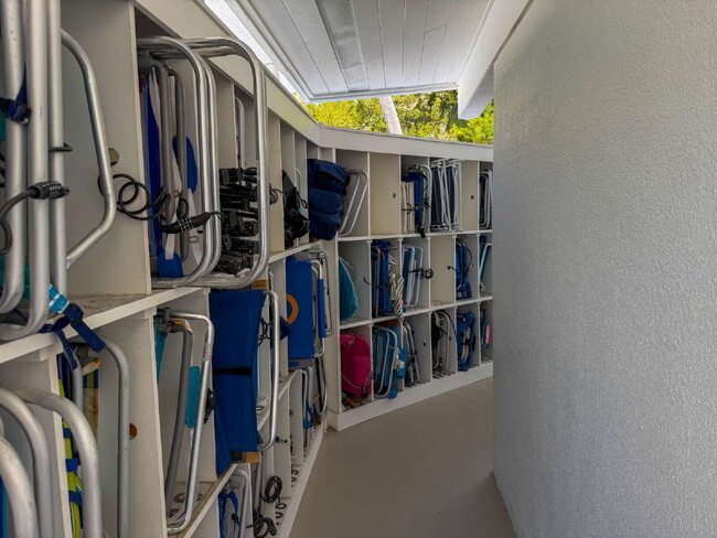 Building Photo - Luxury Furnished Longboat Key Retreat with Private Beach Club Access & Golf Course Views Remodele...