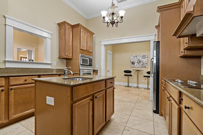 Building Photo - 611 S Orleans Ave