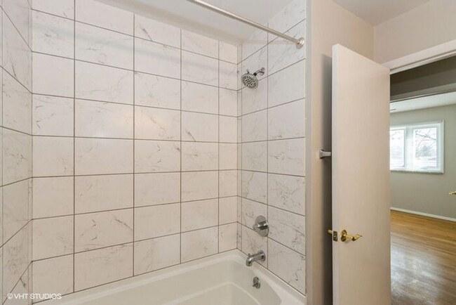 Building Photo - $3,000 | 5 Bedroom, 2.5 Bathroom House | N...