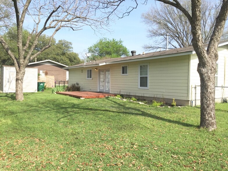 Building Photo - 1405 Green Forest Dr